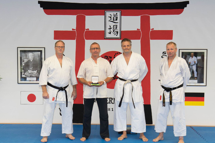Karate:  Ehrenplakette für Johannes Bracke