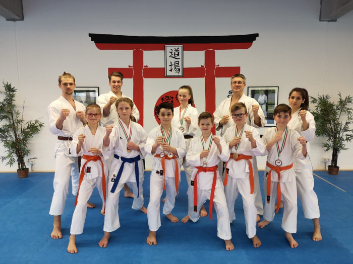 Karate-Kids erfolgreich bei der Bezirksmeisterschaft